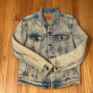 LEVI’S Light Blue Denim Jacket Distressed